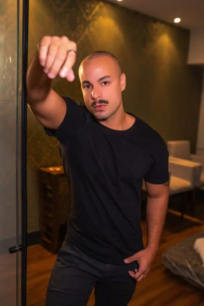 Terapeuta homem para massagem em mulheres